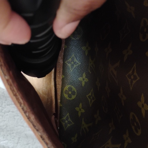 LOUIS VUITTON LARGE DANUBE with Flaws - Picture 6 of 16